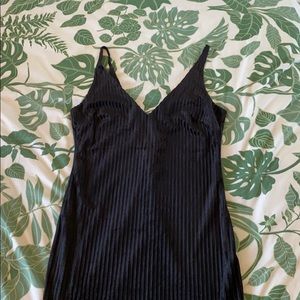 black bodycon dress